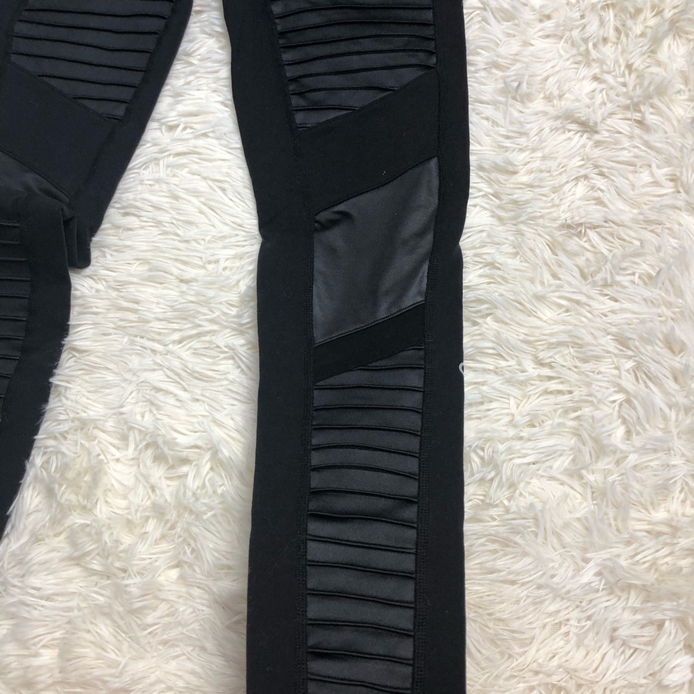 Alo yoga High-Waist Moto Legging - Picture 7 of 12
